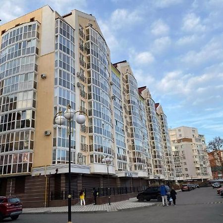 Апартаменты Новострой, с выходом на крышу, МАНСАРДА, центр Полтава Экстерьер фото
