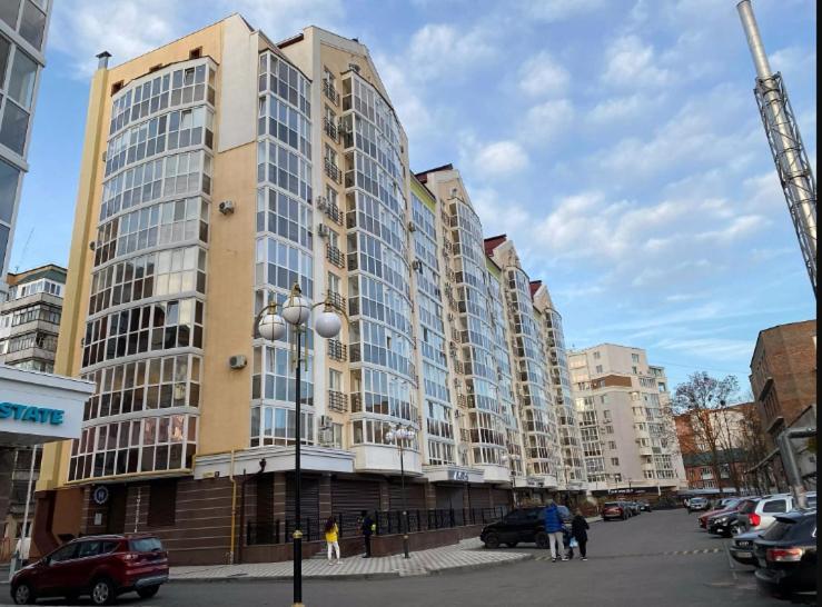 Апартаменты Новострой, с выходом на крышу, МАНСАРДА, центр Полтава Экстерьер фото